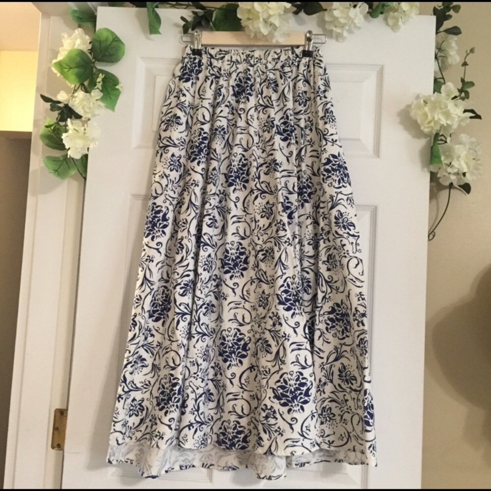 🎉Sale🎉 Maxi Floral Skirt w/ Pockets